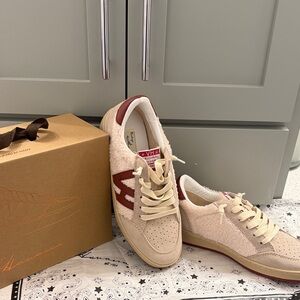 Vintage Havana shoes with extra brown shoe laces and dust cover bag(beige/burgu)
